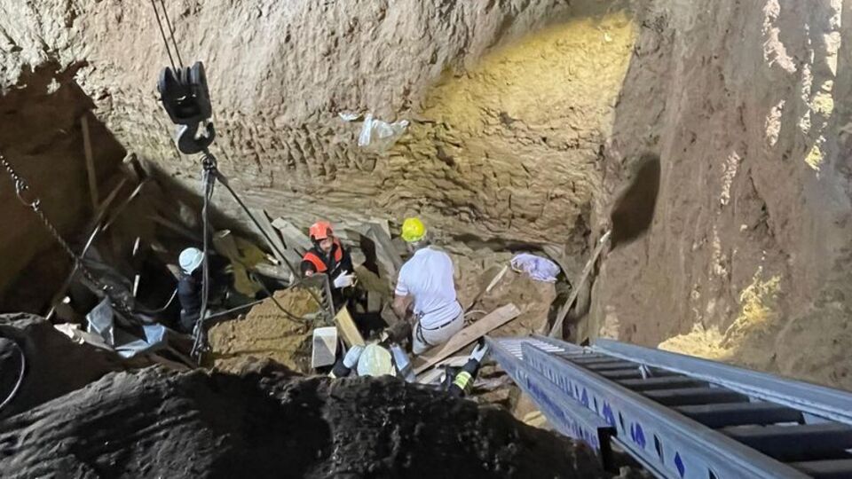 Fabrika inşaatında göçük meydana geldi!