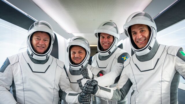 lk Trk astronot Alper Gezeravc uzayda 13 bilimsel deney yapacak