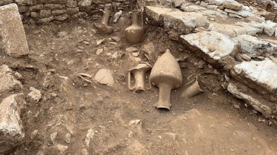 Amos Antik Kenti'nde 10 amfora bulundu