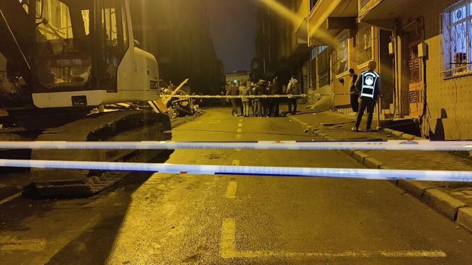 İnşaat temelinde toprak kaydı: 2 bina tahliye edildi