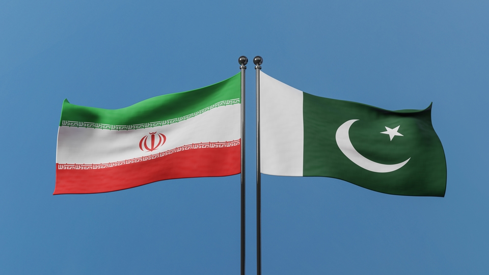 Pakistan'dan İran'a saldırı!