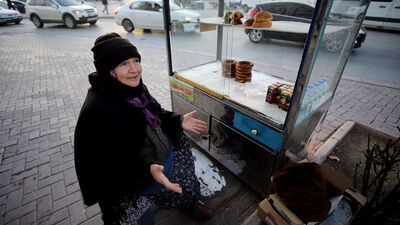 Konya'nın 'Simitçi Teyze'si 17 yıldır tezgahının başında