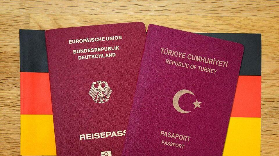 Almanya'da çifte vatandaşlık için nihai oylama bugün yapılıyor