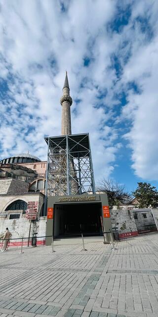  Kapı, ziyaretçilerin güvenliği için