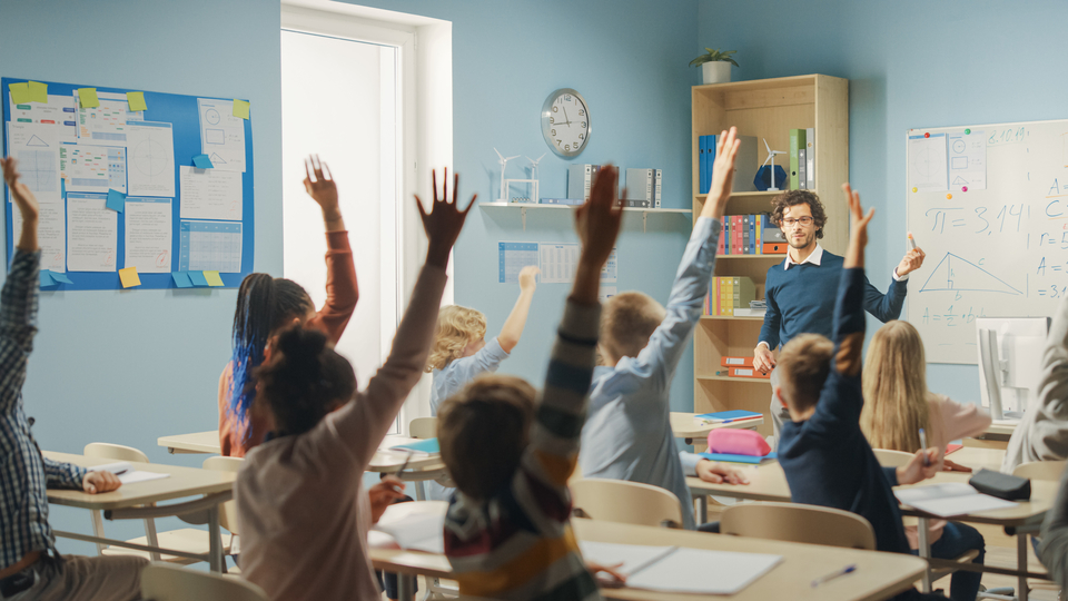 Öğretmenlere kaşıkla velilere kepçeyle zam