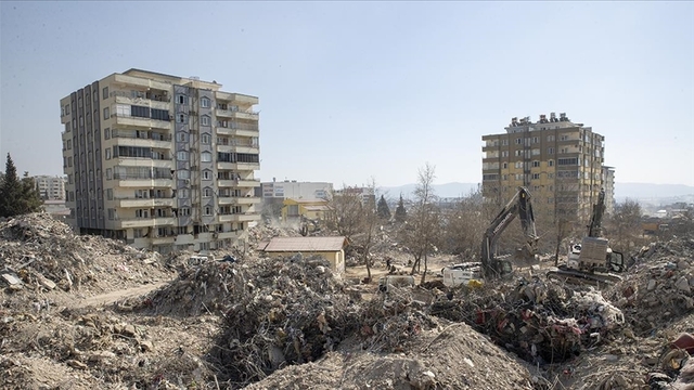   Le procès a commencé concernant les décès survenus dans le bloc N du site d'Ebrar, qui s'est effondré lors du tremblement de terre.