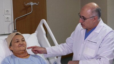 Yanağından ceviz büyüklüğünde tümör alınan kadın ölümden döndü