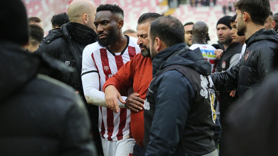 Sivas'ta maç sonu gerginlik!