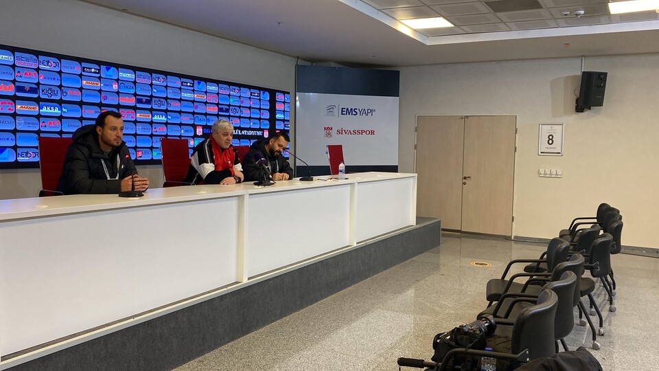 Basın mensuplarından Sumudica'ya protesto