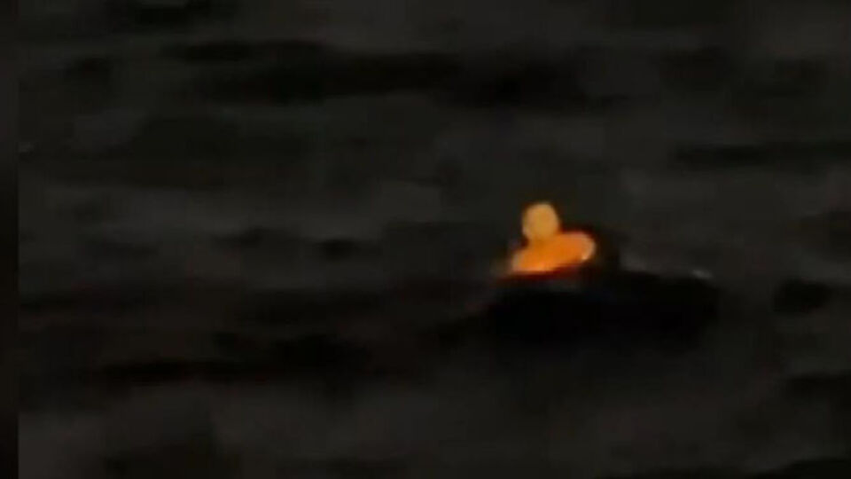 Vapurdan düştü! Boğazda can pazarı!