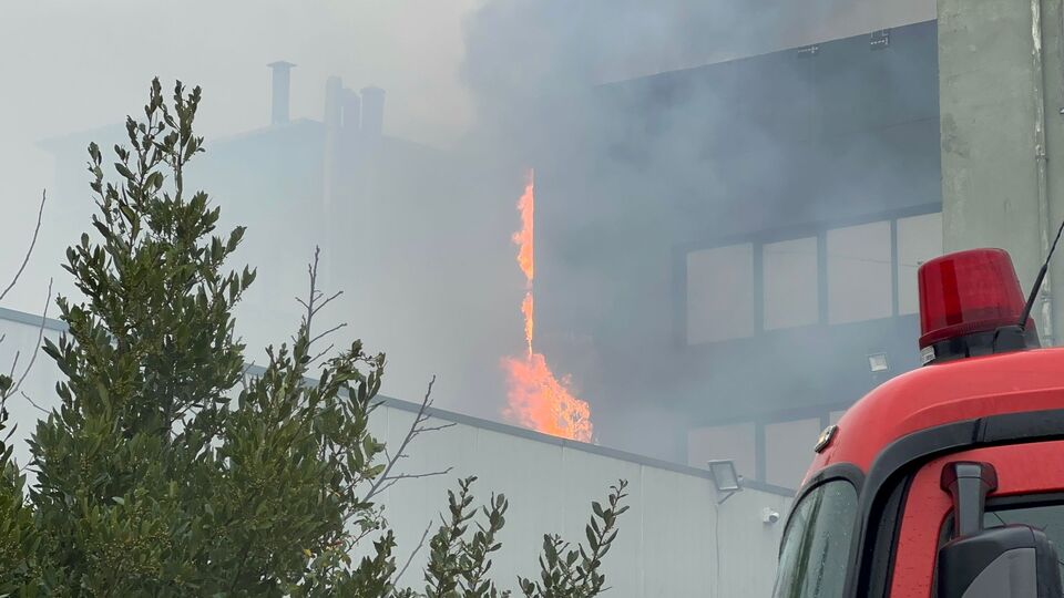 İstanbul'da iş yerinde yangın!