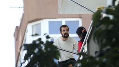 Cezaevinden firar edip ailesinin evini yaktı