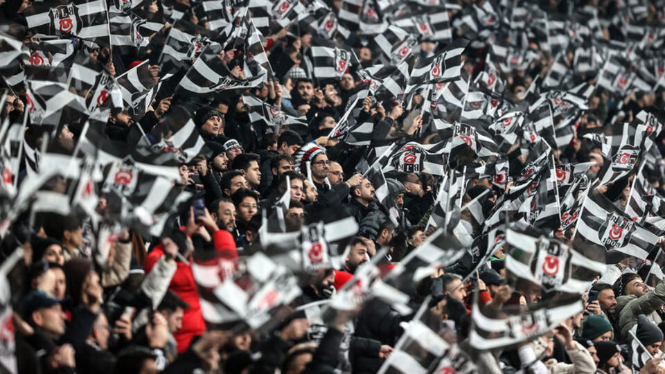 Beşiktaş'ta yönetim ve oyunculara tepki!