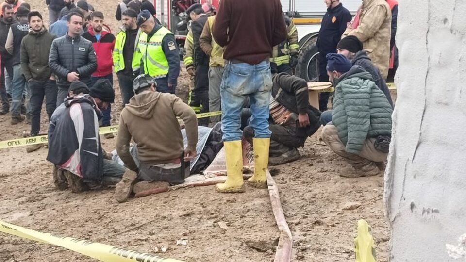 Eşyalarını yangından kurtaracaktı... Alevler bir anda yükseldi!