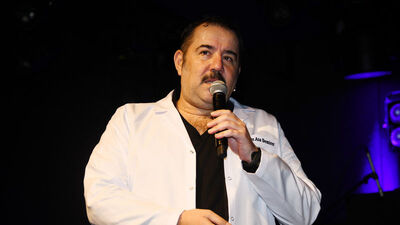 Ata Demirer sahneye dönüyor