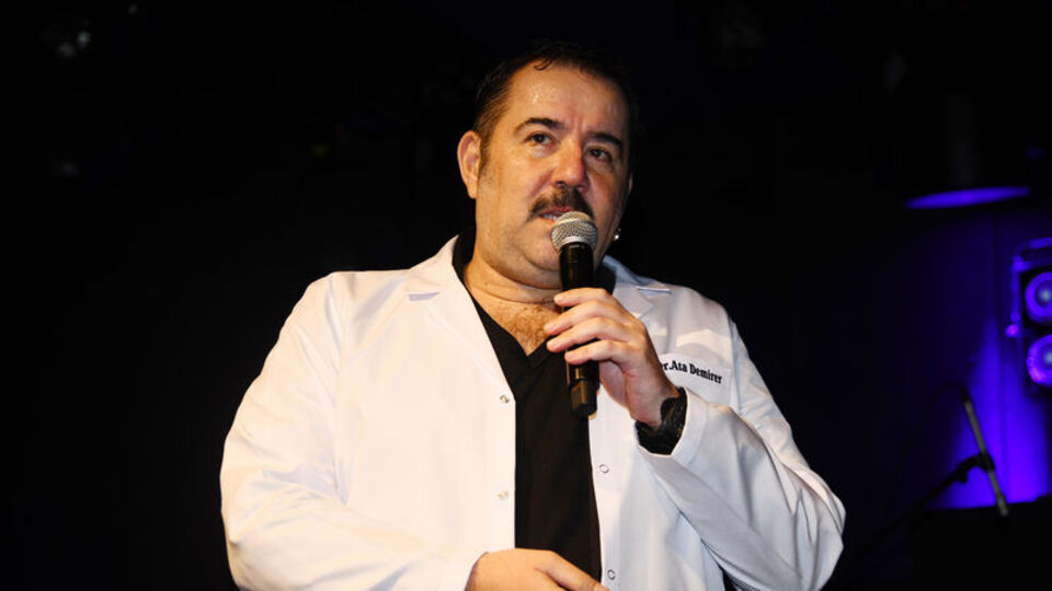 Ata Demirer sahneye dönüyor