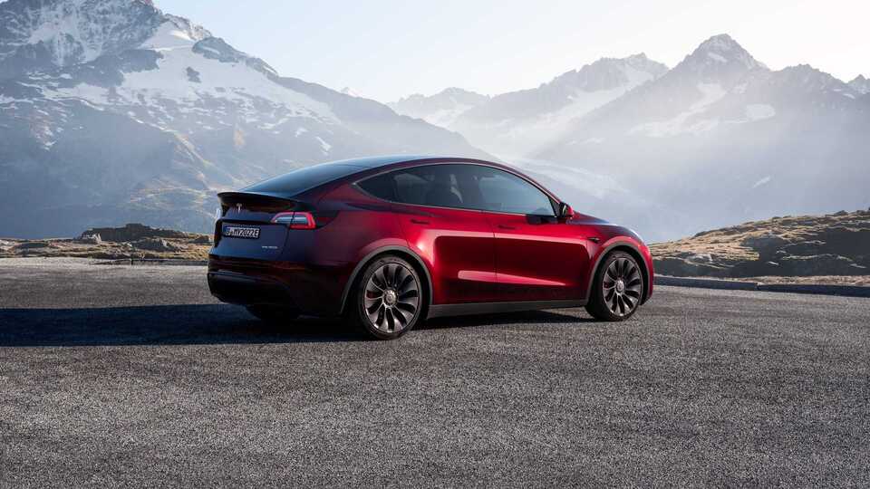 Tesla'dan 2024'te yavaş büyüme tahmini