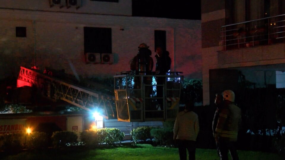 7'nci katta korkutan yangın!