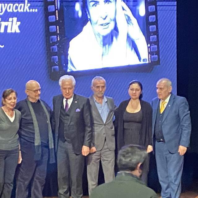 "Onun bıraktığı bayrağı yükseklere taşımaya çalışıyoruz"