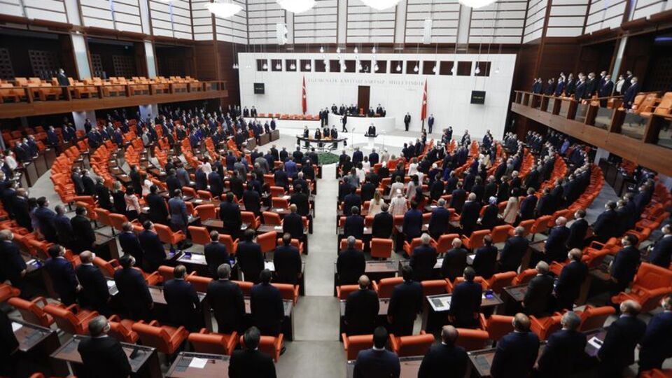 Meclis'te SSK ve Bağkur emekli maaşlarındaki artış kabul edildi