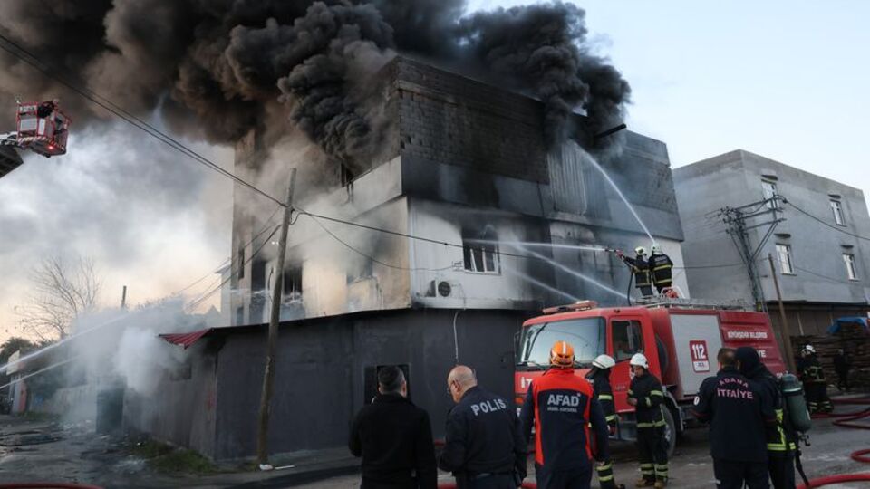Fabrikanın deposu kül olmuştu! Zanlı en yakını çıktı!