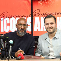 Anelka imzayı attı!