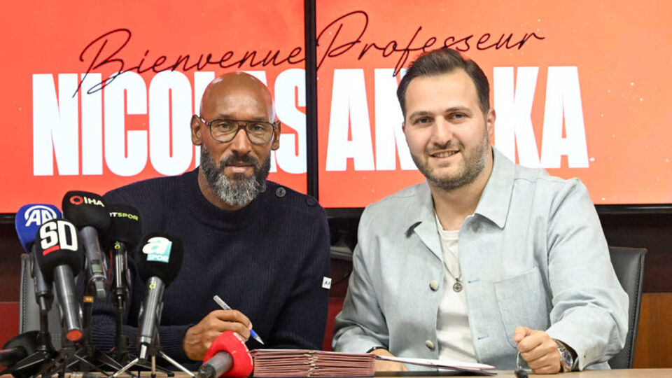 Anelka imzayı attı!