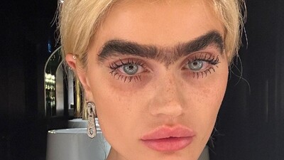  Tek kaşlı model güzellik algısına meydan okuyor!