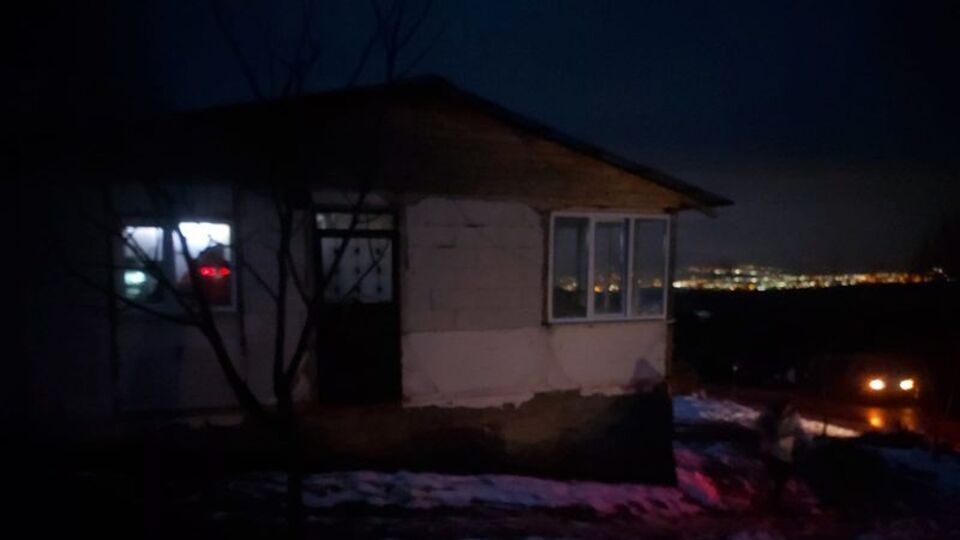 Zihinsel engelli genç, annesini öldürdü: Kendisini ihbar etti