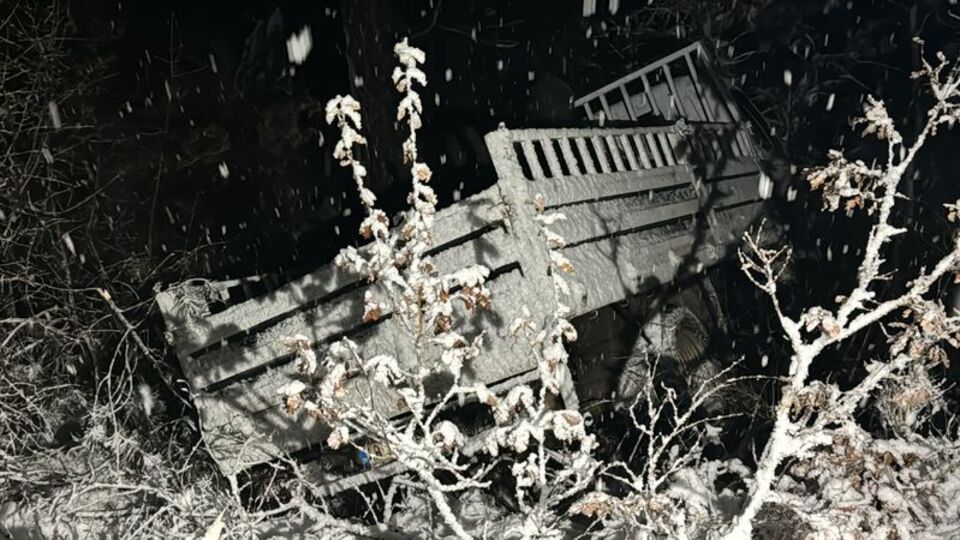 Karabük'te kamyonet şarampole devrildi