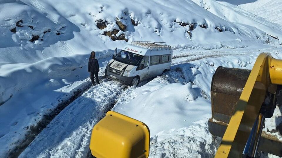 Siirt-Şırnak kara yolu araç trafiğine kapatıldı