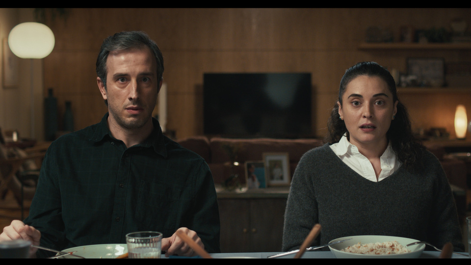 Berkun Oya'dan 'Kuvvetli Bir Alkış'