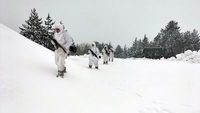 Mehmetçik kar kış dinlemiyor
