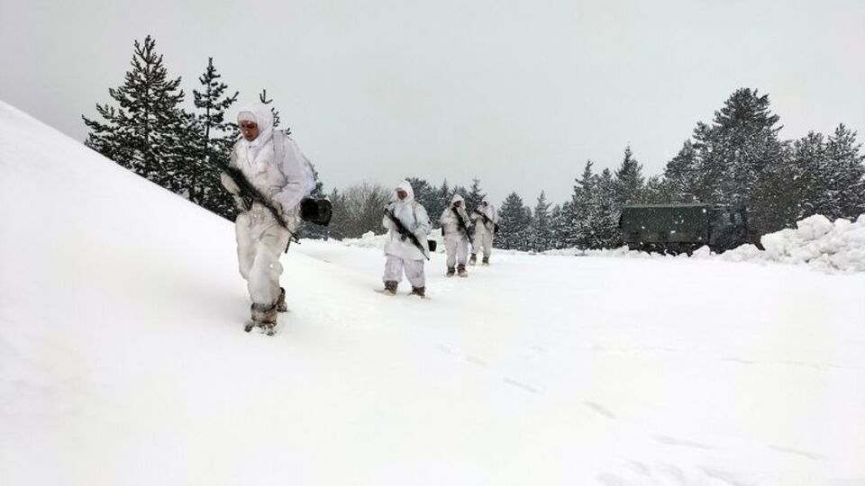 Mehmetçik kar kış dinlemiyor