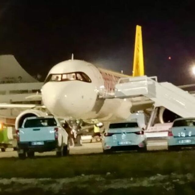 Yolcu uçağı Antalya'ya acil iniş yaptı