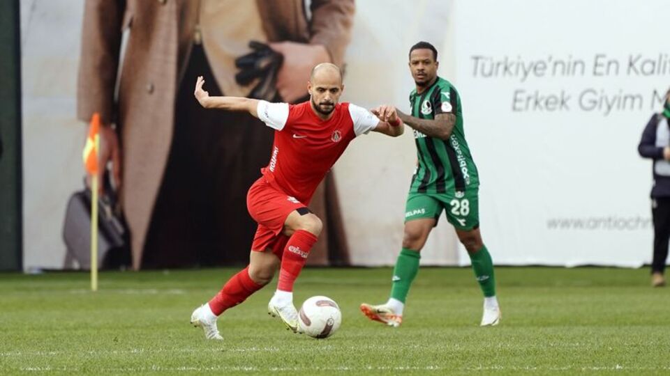 Sakarya son dakikalarda 1 puanı aldı