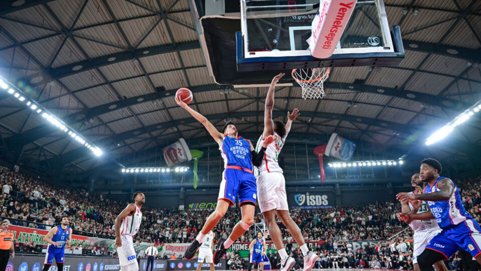 Karşıyaka Efes'i 18 sayıyla geçti