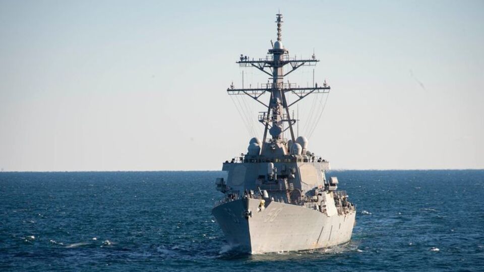 Husiler ABD'ye ait bir gemiyi hedef aldı