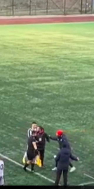  Hocası oyundan çık dedi, oyuncu çıkmadı