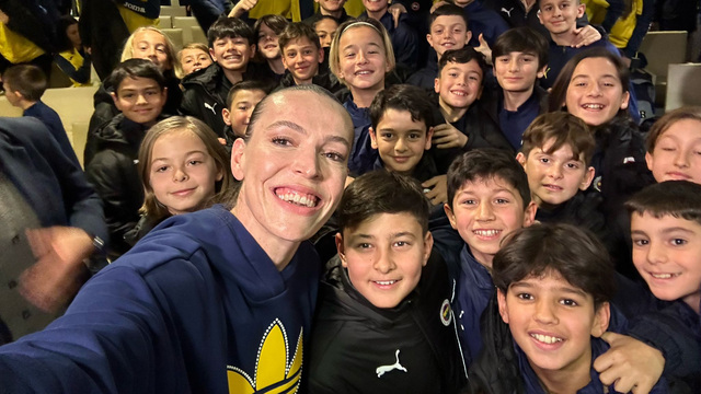  Eda Erdem, altyapıdaki gençlerle buluştu!