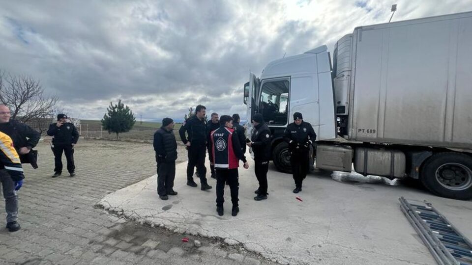 Araçta şeker komasına girdi, imdadına yetiştiler