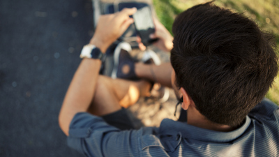 Eski eşi hatırlatan şarkılar dinleyen kusurlu