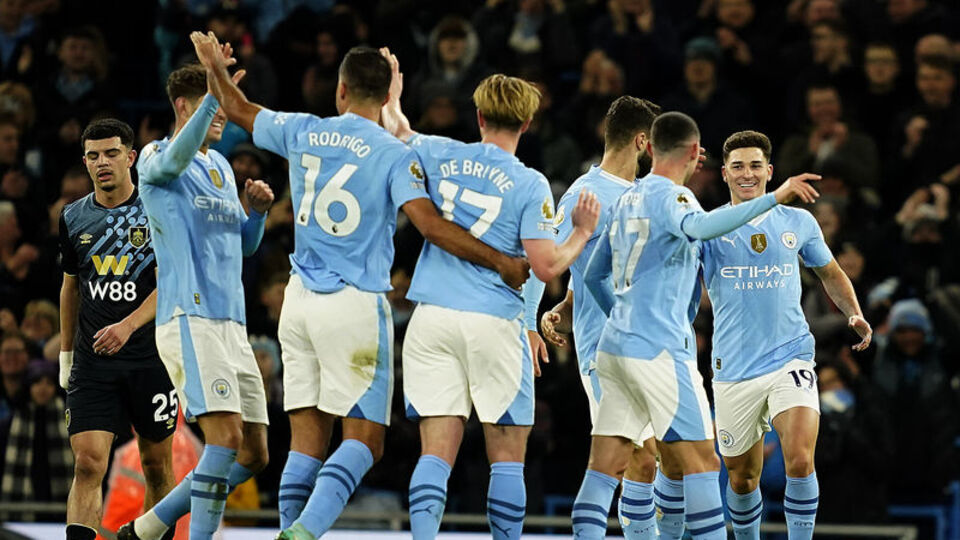 Manchester City 3 puanı 3 golle aldı