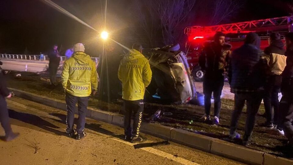 Halı saha maçından dönerken kaza yaptılar: 5 yaralı