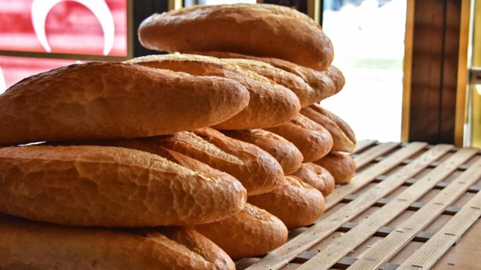 İzmir'de ekmeğin fiyatı ve gramajı arttı