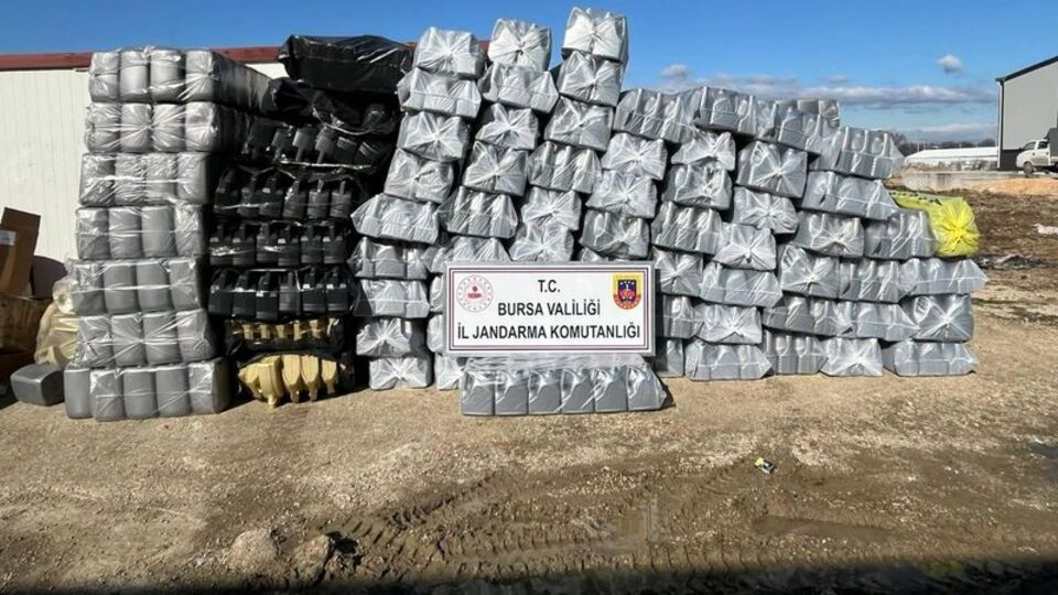35 bin litre kaçak madeni yağ ele geçirildi