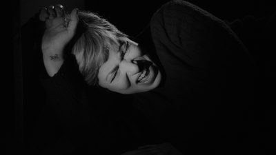 Deniz Arcak'tan deprem şarkısı