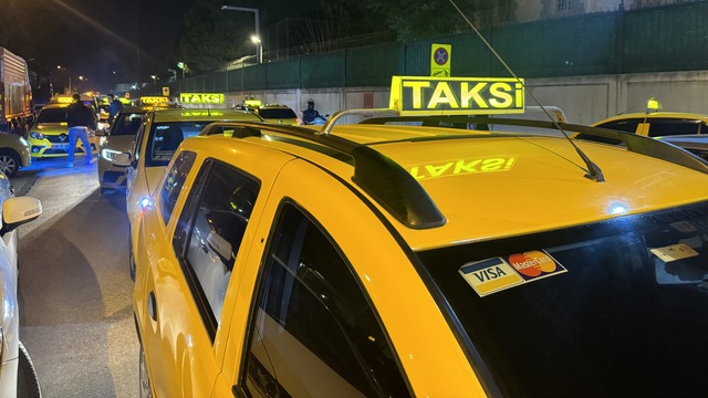 İzmir'de taksiciler konvoy yaptı