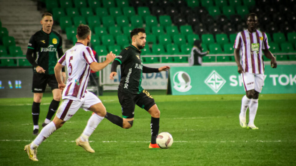 Sakaryaspor 3 puanı tek golle aldı