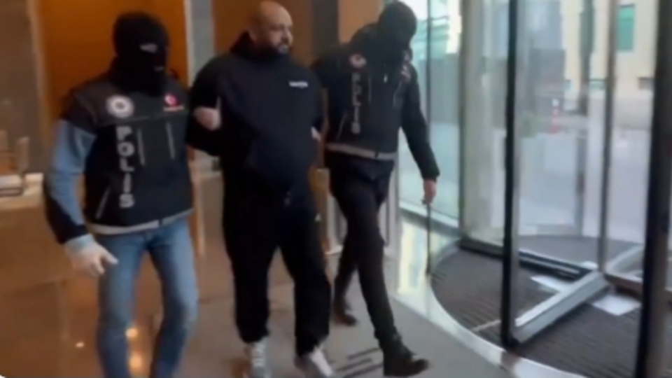 Kırmızı bültenle aranan baron İstanbul'da yakalandı!